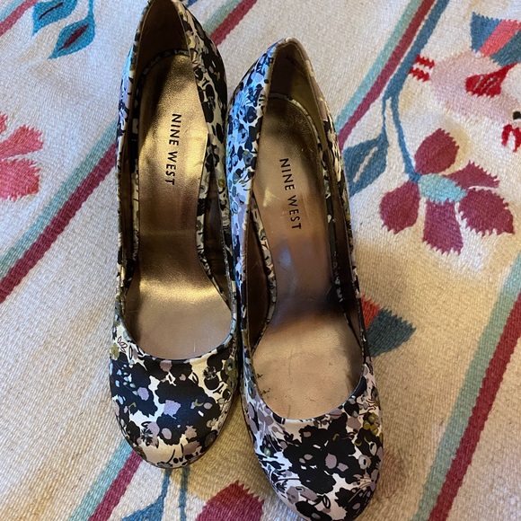 Nine West pump - Picture 4 of 8